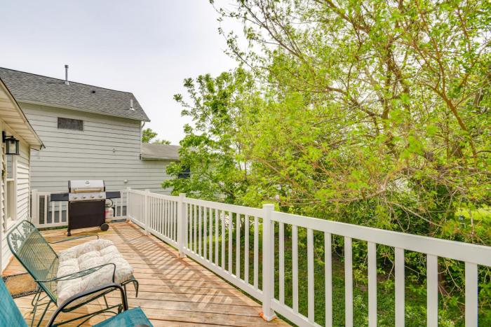Mississippi River Retreat w Views: Walk to Water