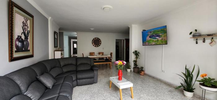 EmiliasHome Alojamiento amplio en Laureles