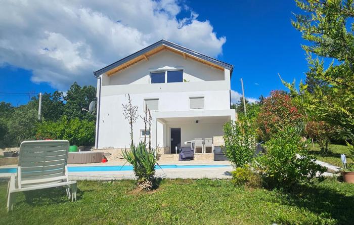 Gorgeous Home In Hrvace