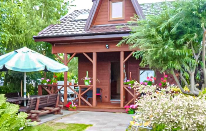 Beautiful Home In Jezierzany With Wifi