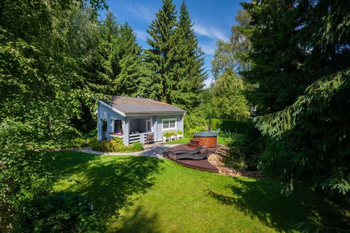 Romantic cozy house Kirzacinas pirts with sauna close to seaside