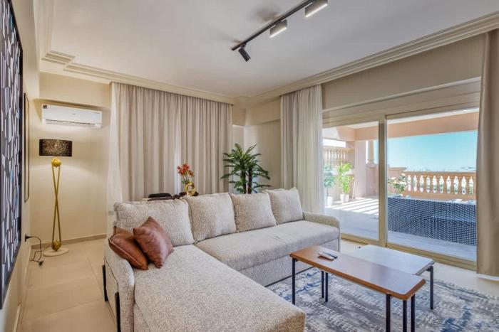 Stylish 2BR Ensuite Terrace Pool