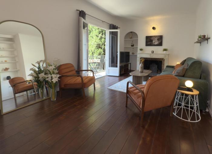 Le Peyrou - Elegant One-Bedroom Apartment for up to 4 Guests - Free Parking - Air Conditioning - Prime City Center Location