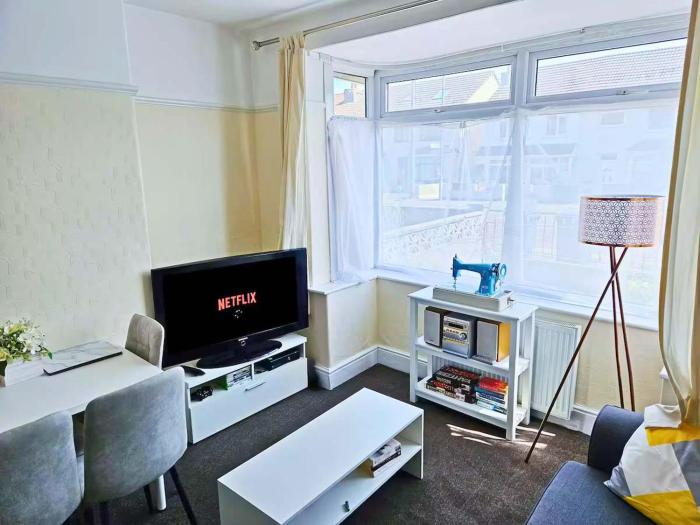 4-Bed House - Fast WiFi, Self Check-In, Parking-Ideal for contractors and work stays