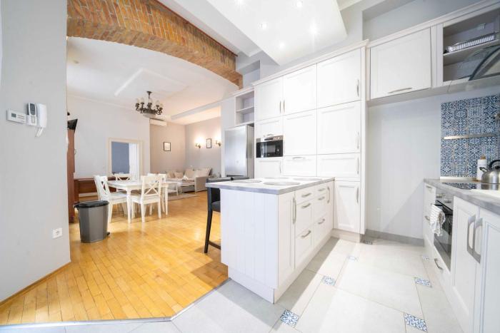 Chic & Central Getaway Dob 20