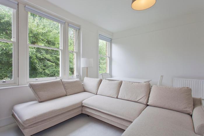 Queens park Maida Vale 3 bed modern Family Appartment with balcony!