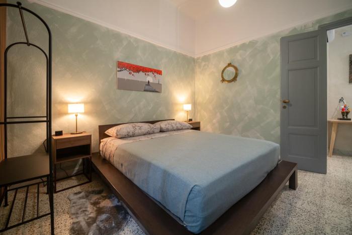 LaViaDelleSpezie next station 2 bedrooms AC
