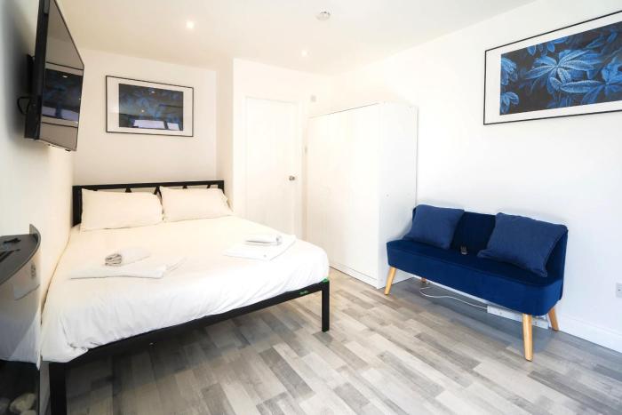 Lovely Cosy Studio with Garden and Parking