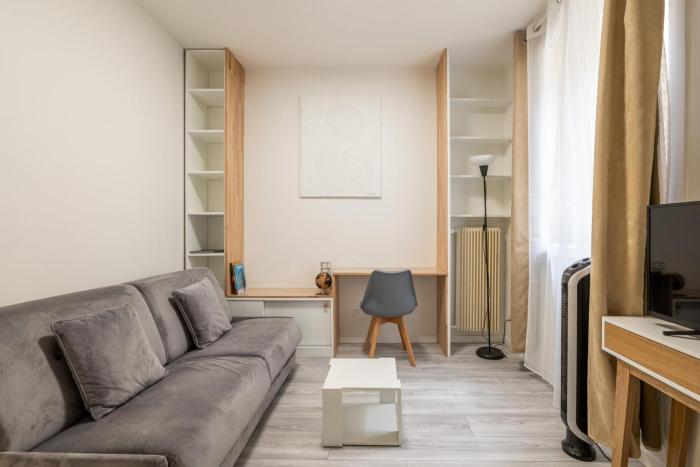 Quiet, Minimalist Studio in 16th - 2min from Metro
