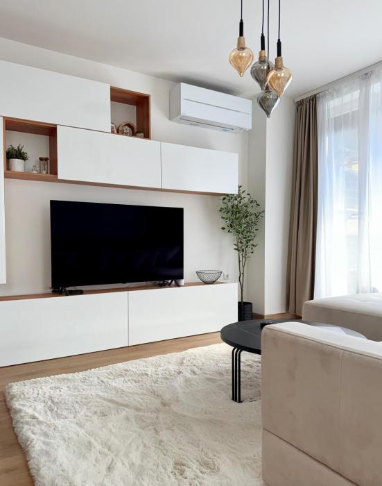 Selena Apartment 50m to Metro with Free Parking