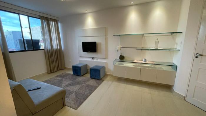 Apartamento para até 7 Pessoas com Ar e Piscina