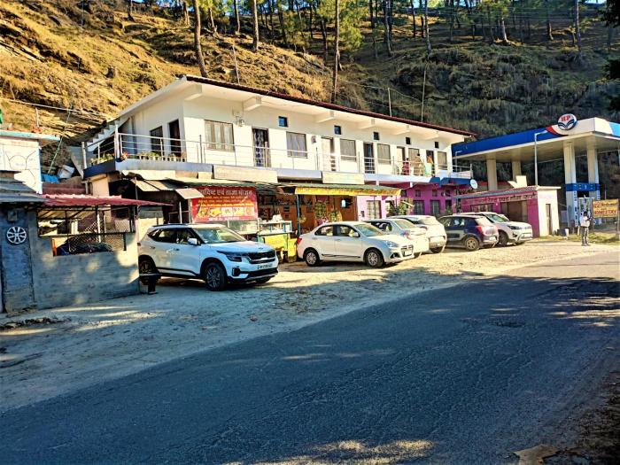 Bisht Hotel And Restaurant