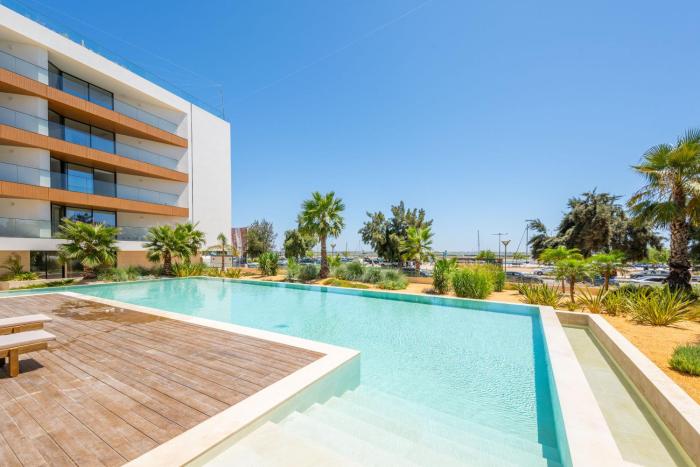 Marina Vista - Modern 1BDR w Marina & Pools Views