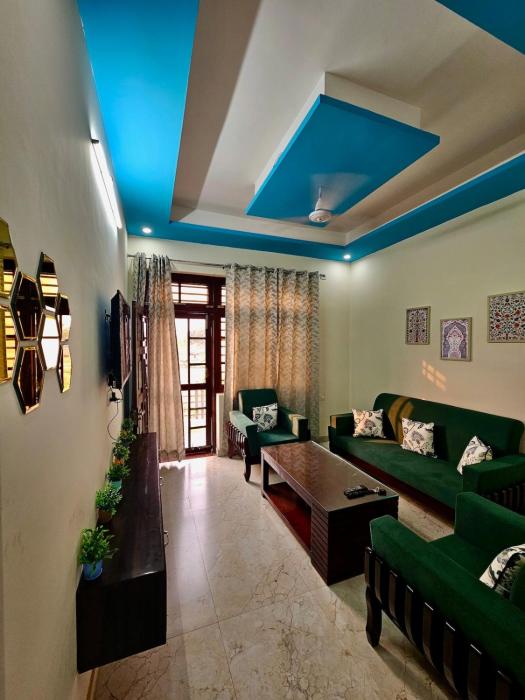 Sukoon Niwas by the Ganga