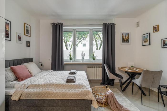 Central Warsaw Apartment - Great Location- City Center- Orla