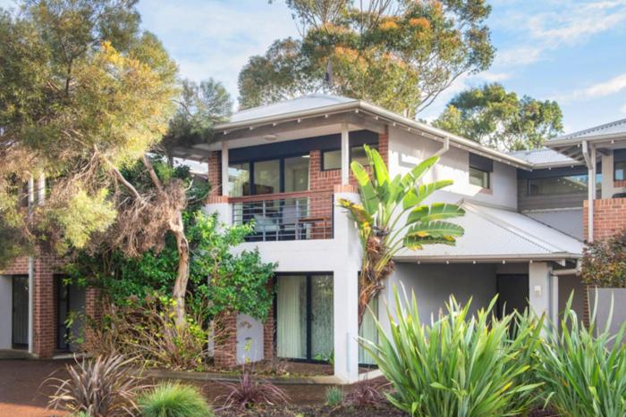 Three Seven Six - Walk to Cafés - Family Friendly