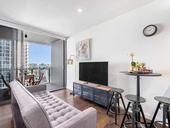 Central South Bank City View Pool Free Parking