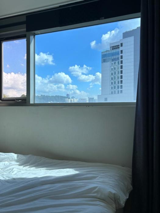 5 minutes from Hongik University Station Inhere Studio- room A