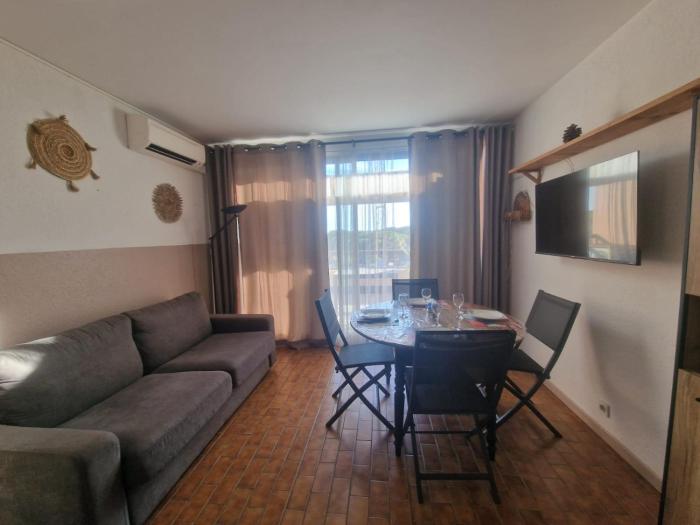 La Baronnie Studio cosy très bien équipé, 4 pers, proche plage, terrasse, climatisation et parking privé