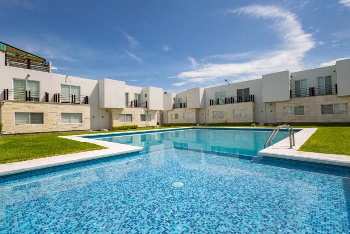 NEW Bamboo La Vista Pool & Fun