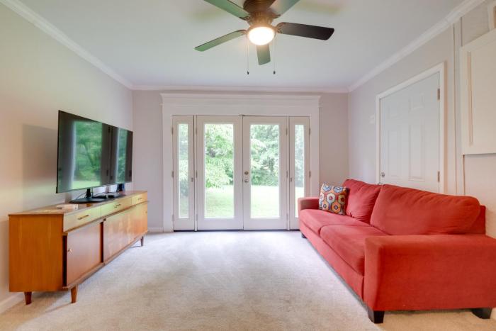 Dock Access Waterfront Studio in Colonial Beach!