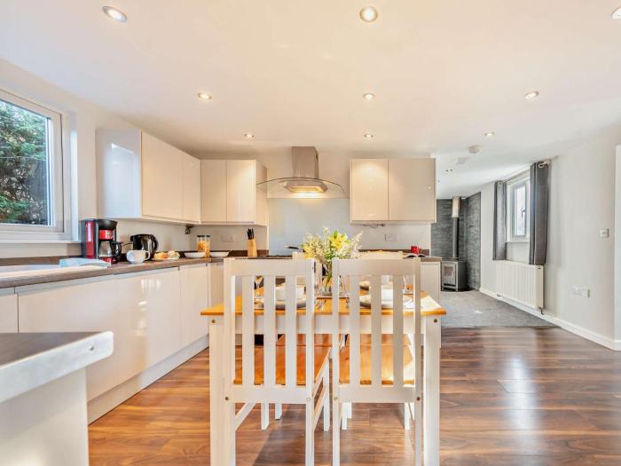 2 Bed in Aberaeron 94044