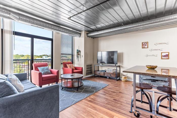 3 Modern 2BR Apts Near Kerrytown w Parking & Gym