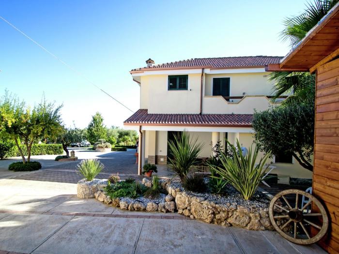 Apartment in Gasponi with Mountain Views