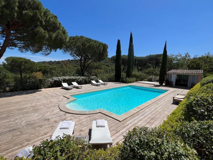 Beautiful 5 Bedroom Family House with pool