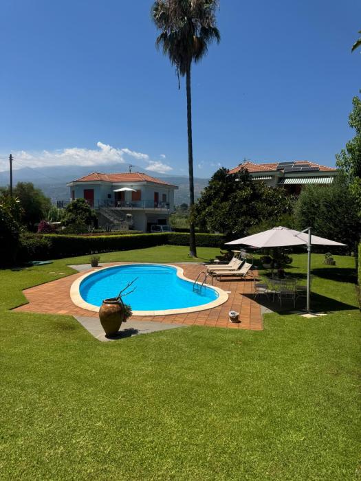 Green paradise with Etna view