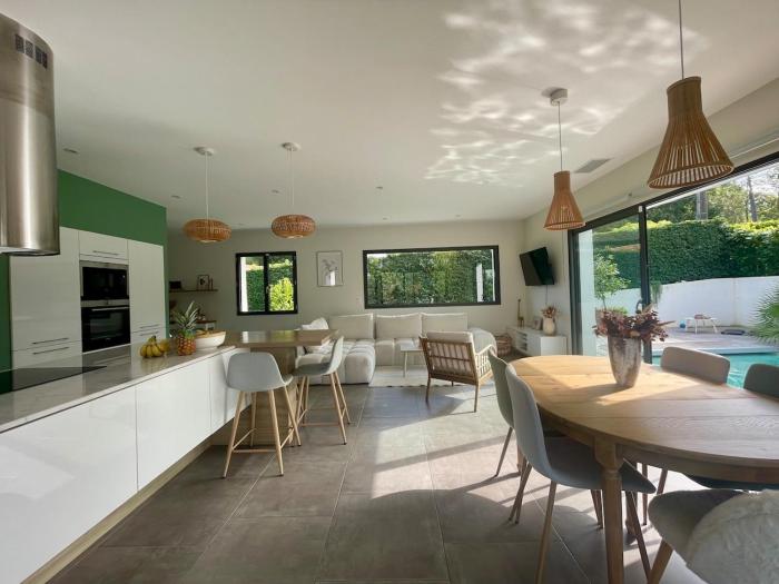 Maison individuelle contemporaine avec piscine