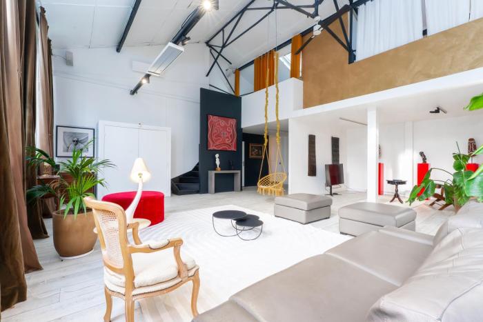 Artist Loft Experience Stylish 4-Bedroom Stay