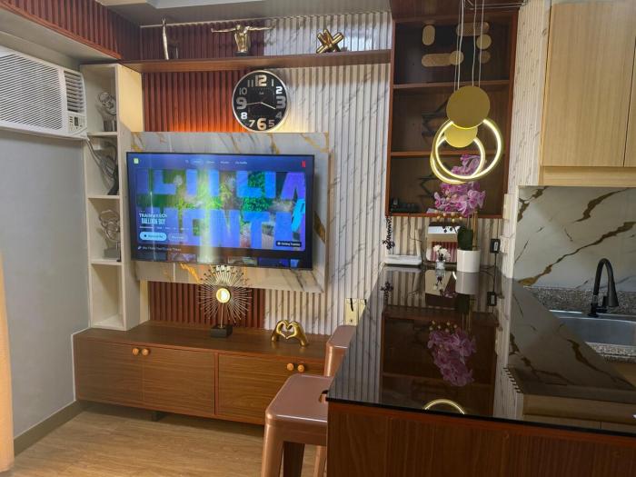 Minimalist Staycation Near Cubao, Ateneo