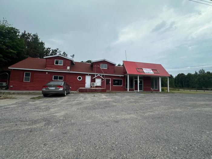 Thessalon Farm House -Space Share