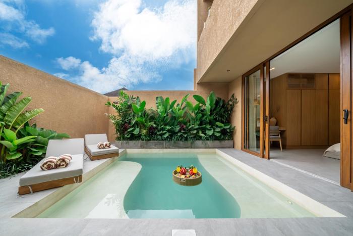 Berawa Week 4 - Villa with Pool Near the Beach in Prime Location