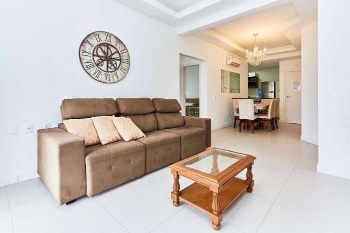 1037 - Lindo Apto 2 Suítes em Bombinhas- 2 Vagas na Garagem - 50 metros da Praia - Centro de Bombinhas