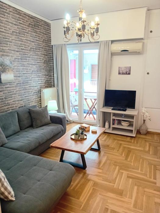 Joannas heart of Athens one BR Charm Balcony view Walk to Tourist Spots