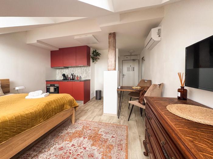 Comfy central city retreat