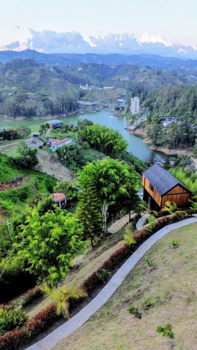 Cabaña con jacuzzi y vista al embalse - Ocasia