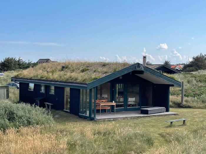 70S Charm Just 300 M From The Beach