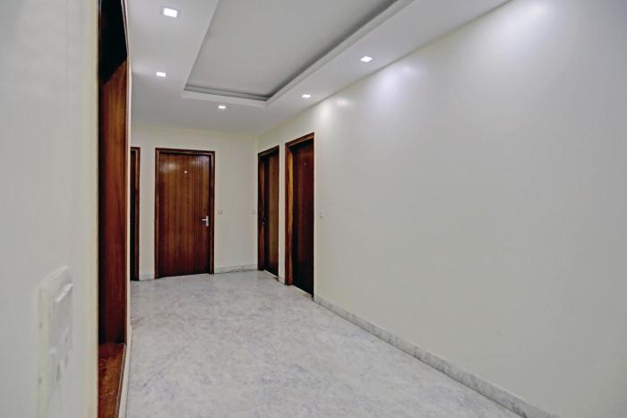 Townhouse Merriment Near ISKCON Temple Noida