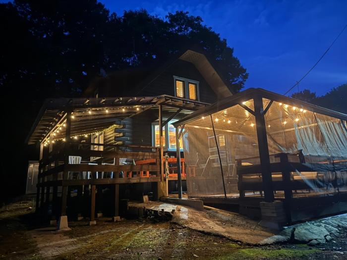 森の中の大型ログハウス最大16名可ペット同伴OkコテージLog