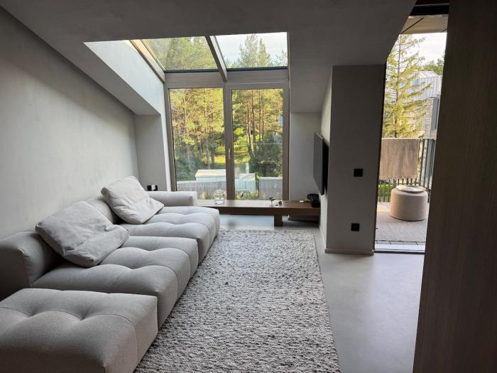 Pinewood Apartment by the Sea