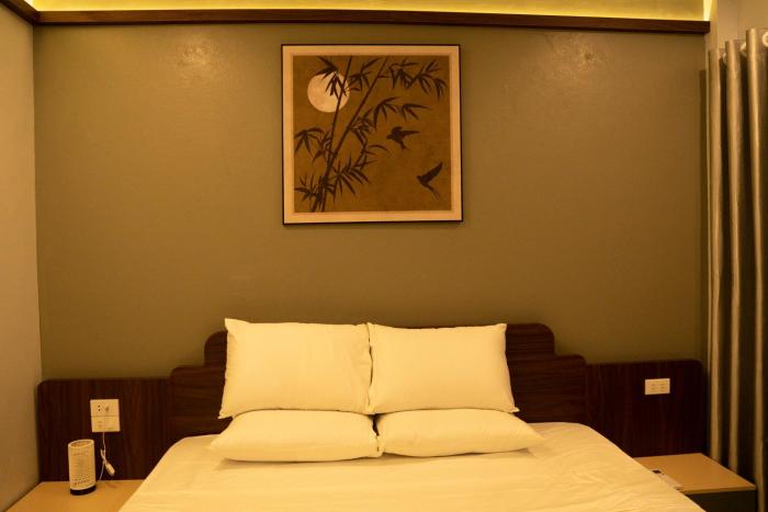 Street-facing room 2BR Balcony Elegance Home