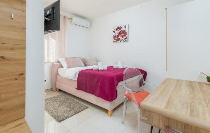 Lovely Apartment In Pula With Wifi