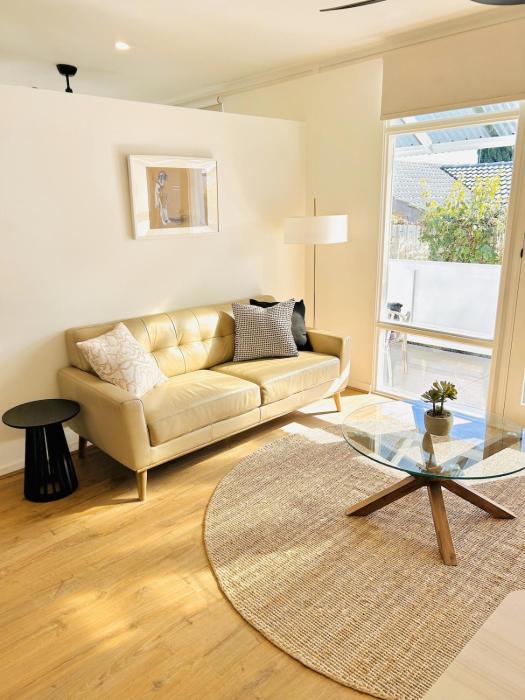 Stunning Modern Self-contained Apartment