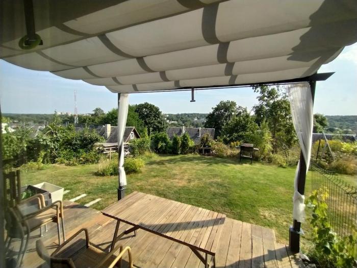 Hilltop view - 2 bedroom house with garden bbq - private parking - 12min to Uzupis anytime