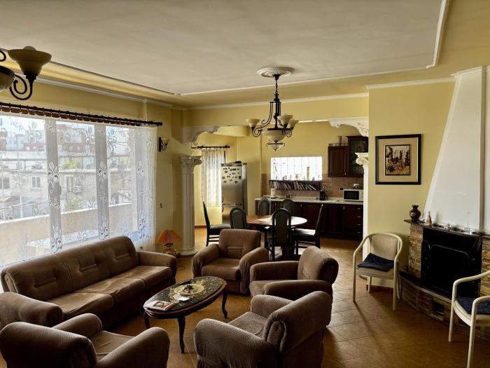Spacious 3-Bedroom Apartment with Garden & Balcony in Tirana
