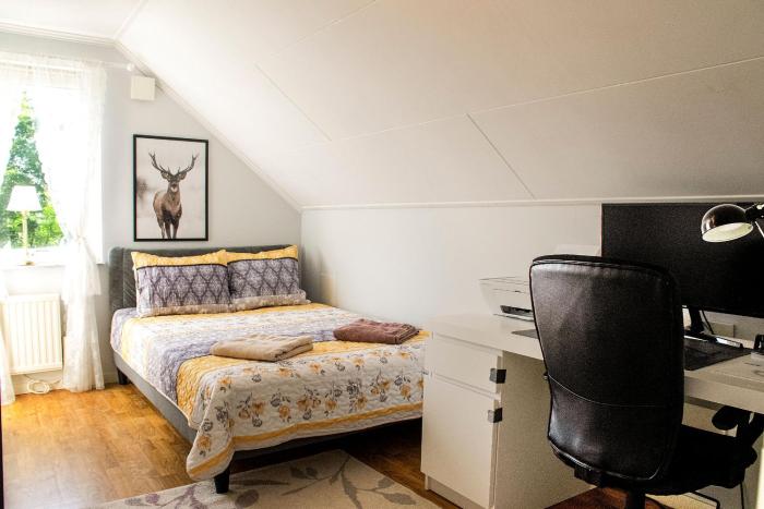 Private room, comfortable bed, free parking