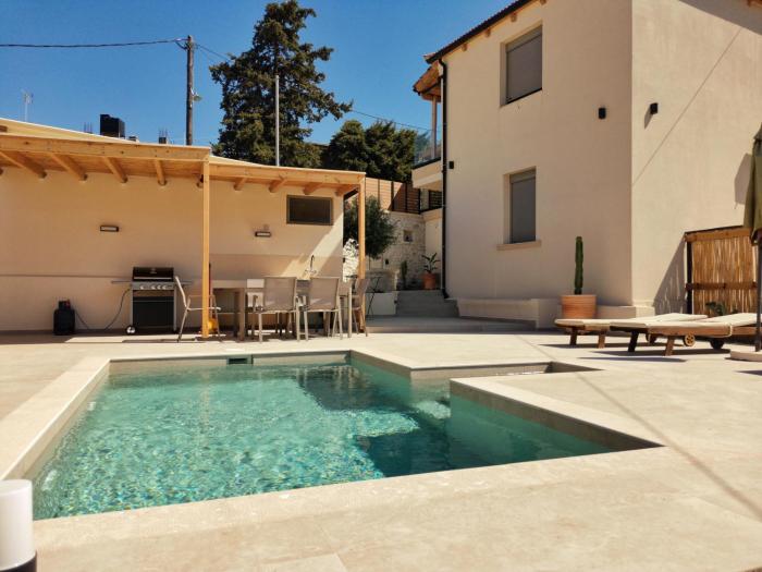 Lyravista Stay Crete, Private Pool Villa close to Knossos Palace, Heraklion